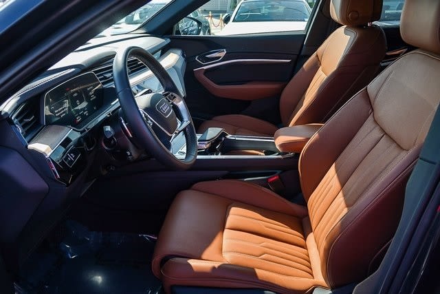 Thumbnail: 2024 Audi Q8 e-tron - 11