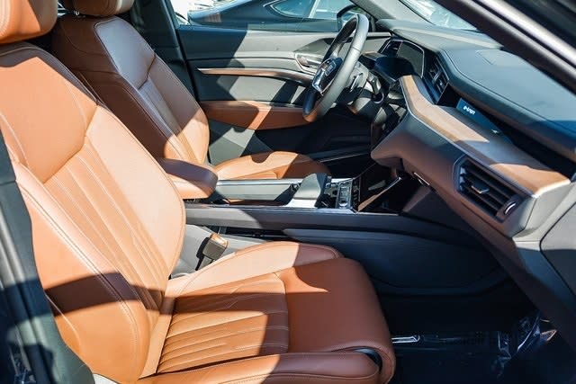 Thumbnail: 2024 Audi Q8 e-tron - 10