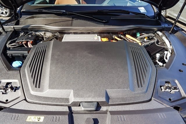 Thumbnail: 2024 Audi Q8 e-tron - 8