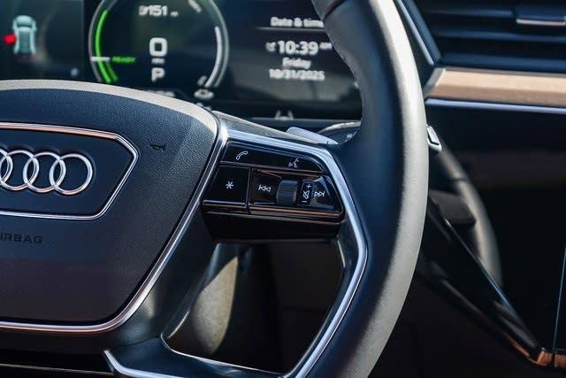 Thumbnail: 2024 Audi Q8 e-tron - 25