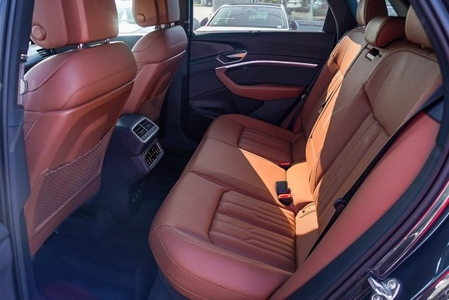 Thumbnail: 2024 Audi Q8 e-tron - 12