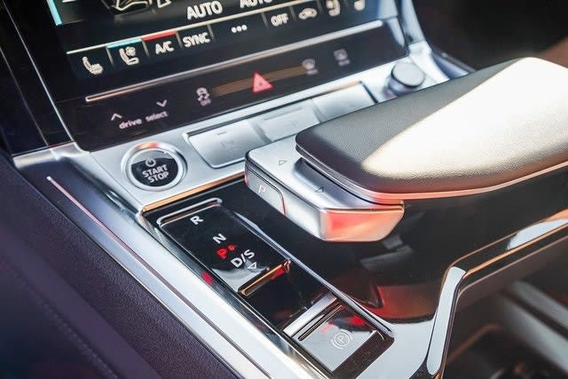 Thumbnail: 2024 Audi Q8 e-tron - 15