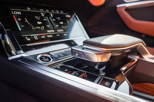 Thumbnail: 2024 Audi Q8 e-tron - 28