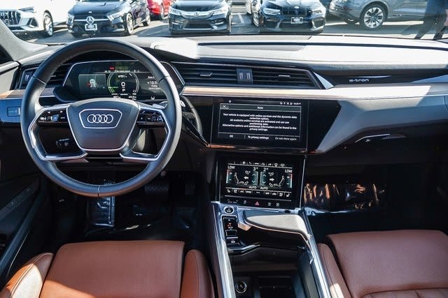 Thumbnail: 2024 Audi Q8 e-tron - 2