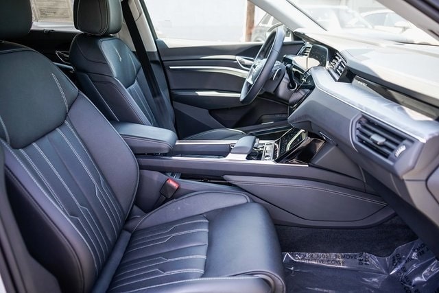 Thumbnail: 2024 Audi Q8 e-tron - 9