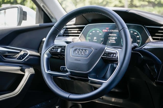 Thumbnail: 2024 Audi Q8 e-tron - 12