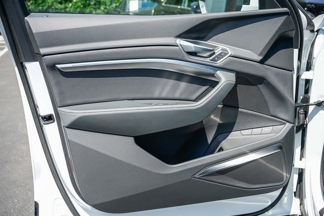 Thumbnail: 2024 Audi Q8 e-tron - 24