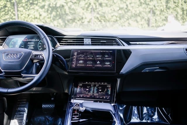 Thumbnail: 2024 Audi Q8 e-tron - 8