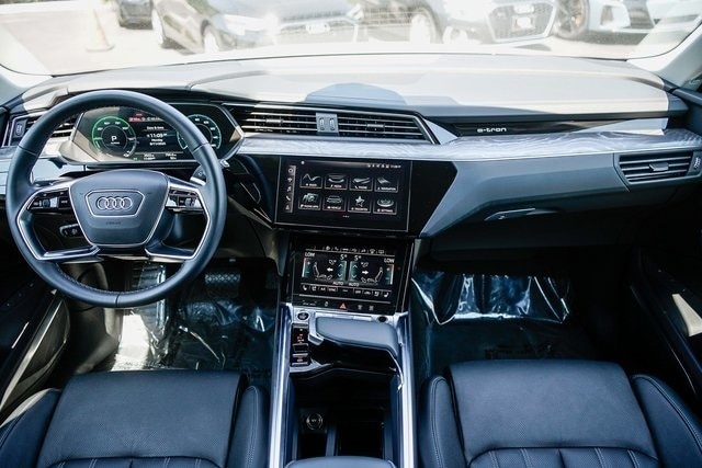 Thumbnail: 2024 Audi Q8 e-tron - 2