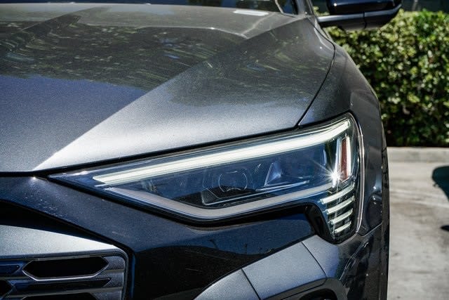 Thumbnail: 2024 Audi Q8 e-tron - 9