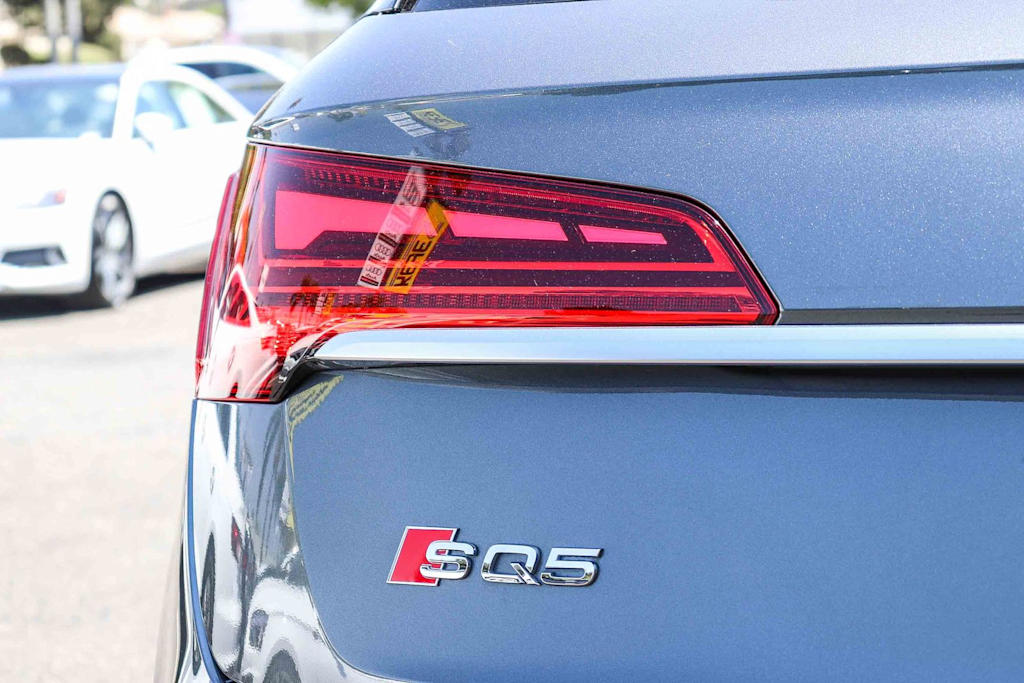 Thumbnail: 2023 Audi SQ5 - 16