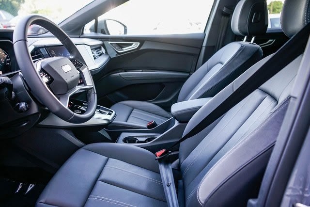 Thumbnail: 2025 Audi Q4 e-tron - 11