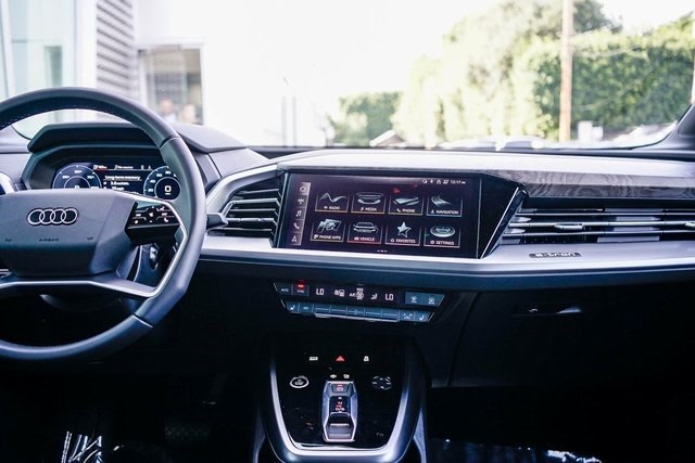 Thumbnail: 2025 Audi Q4 e-tron - 9