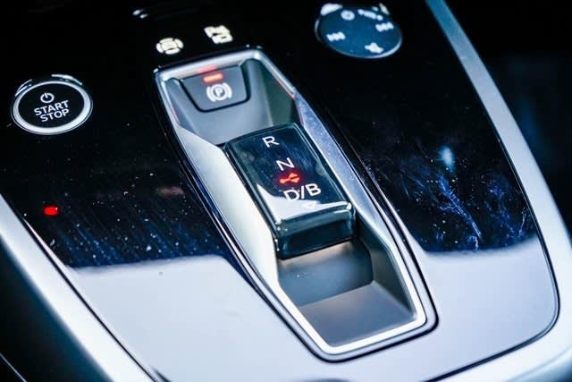 Thumbnail: 2025 Audi Q4 e-tron - 15