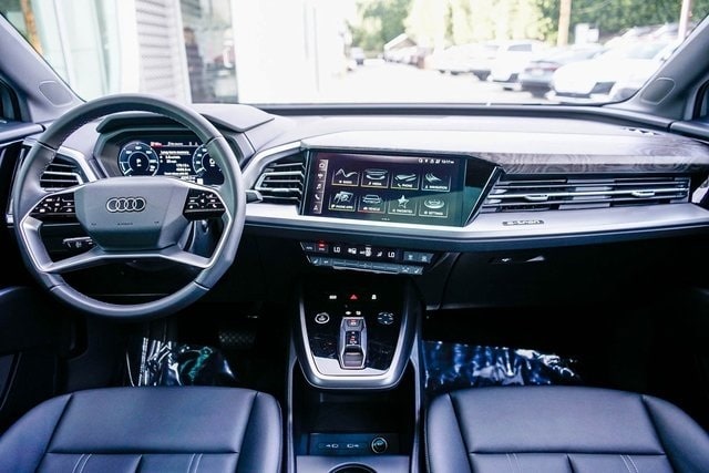 Thumbnail: 2025 Audi Q4 e-tron - 2