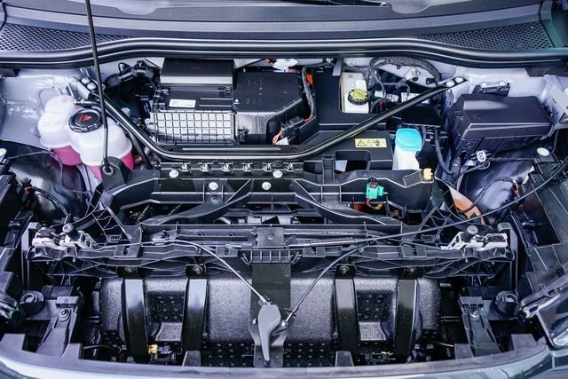 Thumbnail: 2025 Audi Q4 e-tron - 8