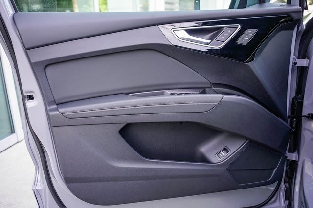 Thumbnail: 2025 Audi Q4 e-tron - 23