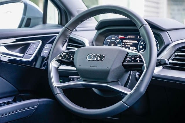 Thumbnail: 2025 Audi Q4 e-tron - 13