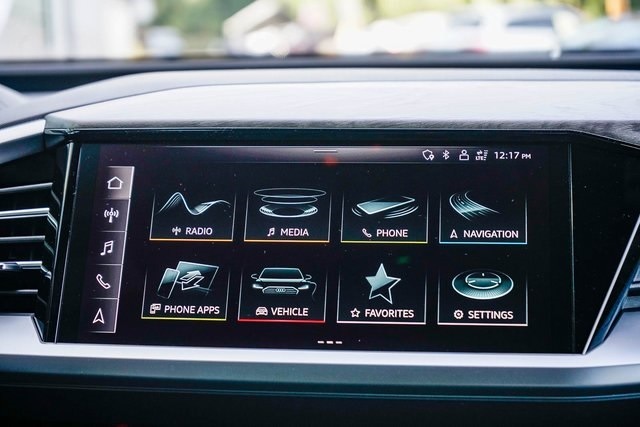 Thumbnail: 2025 Audi Q4 e-tron - 14