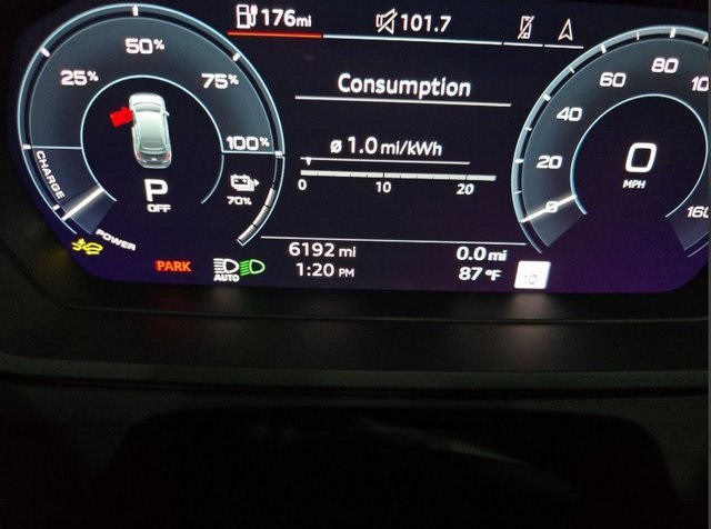 Thumbnail: 2025 Audi Q4 e-tron - 8