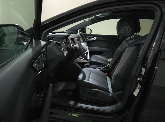 Thumbnail: 2025 Audi Q4 e-tron - 6