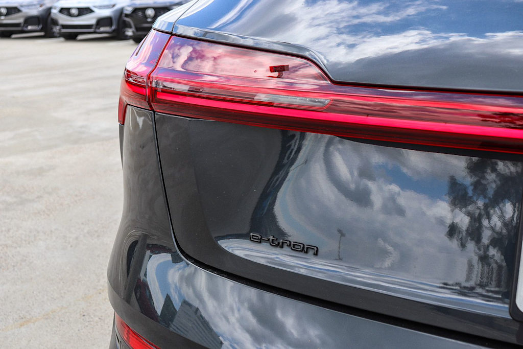 Thumbnail: 2023 Audi e-tron - 11