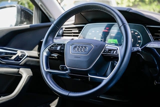 Thumbnail: 2022 Audi e-tron - 12
