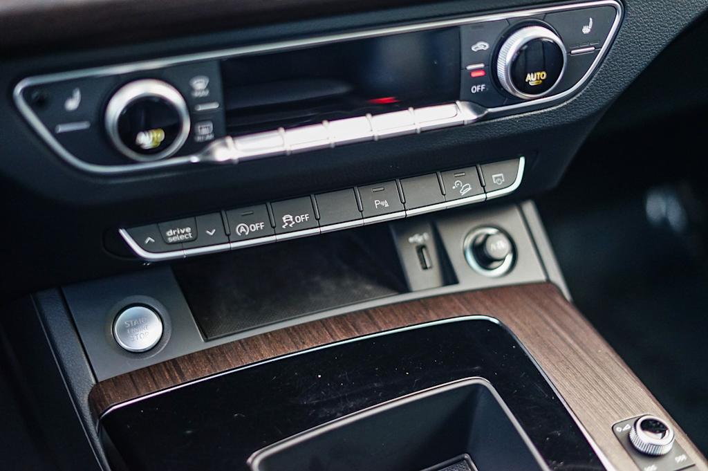 Thumbnail: 2023 Audi Q5 - 30