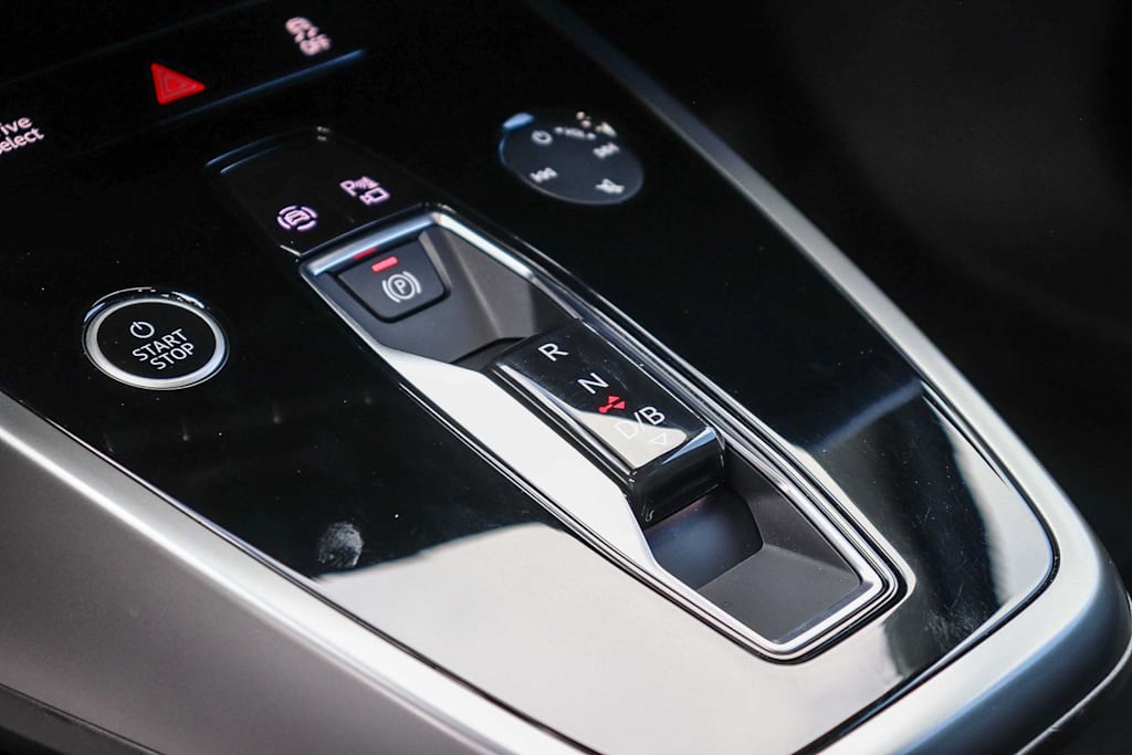 Thumbnail: 2023 Audi Q4 e-tron - 14