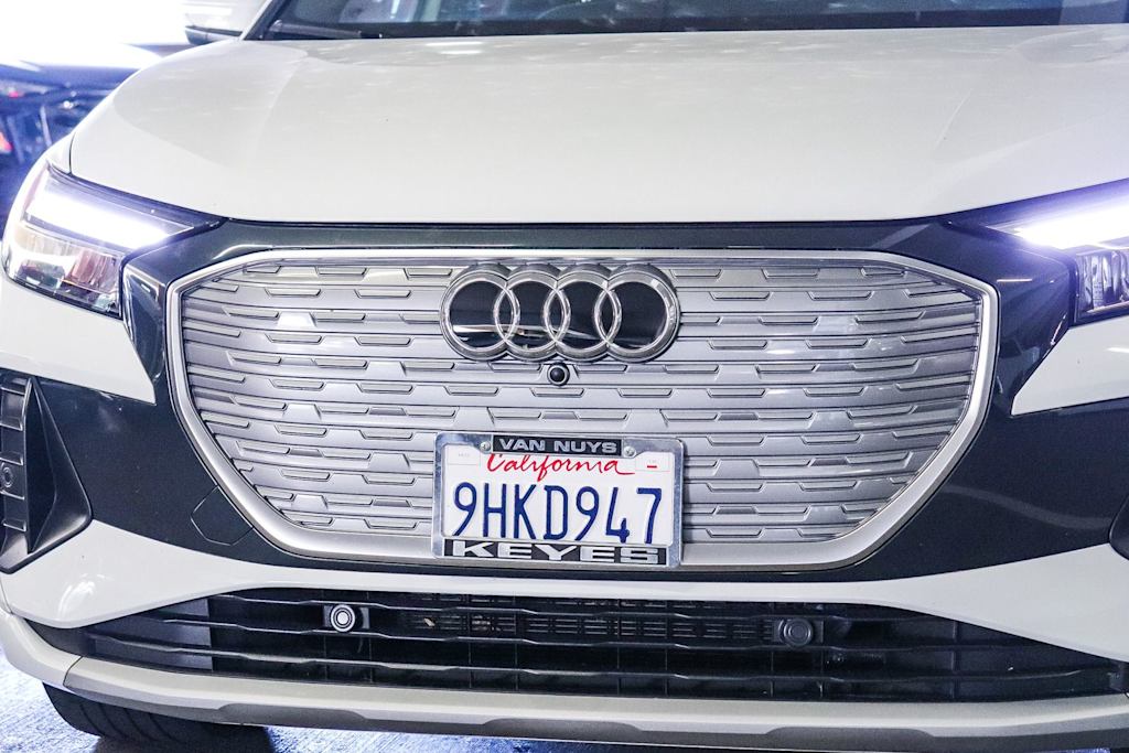 Thumbnail: 2023 Audi Q4 e-tron - 10