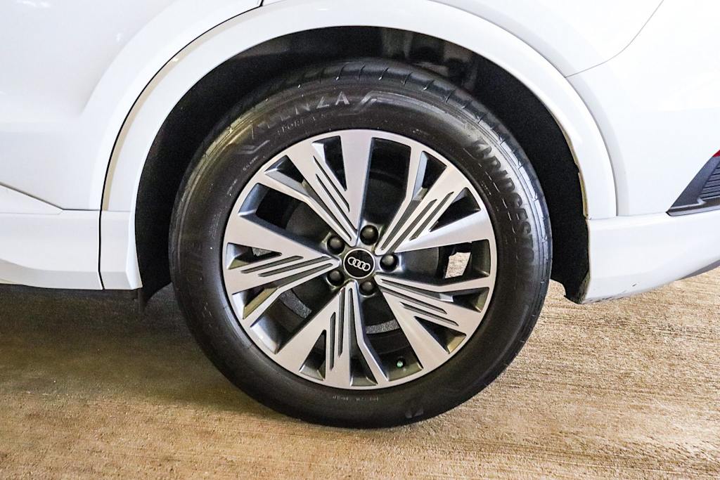 Thumbnail: 2023 Audi Q4 e-tron - 11
