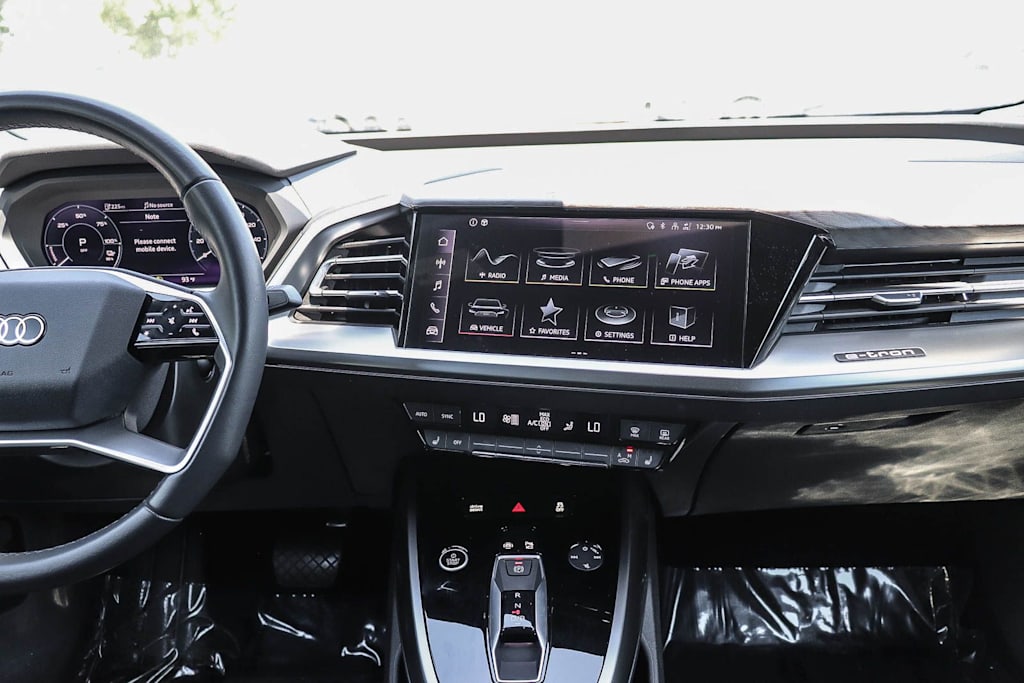 Thumbnail: 2023 Audi Q4 e-tron - 8
