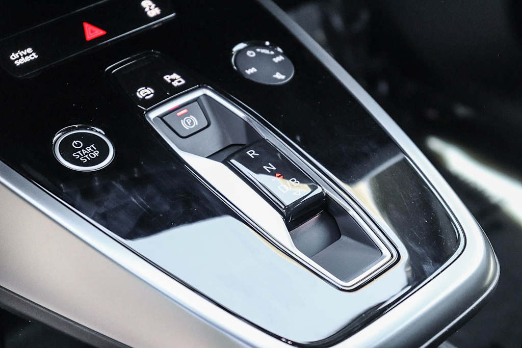 Thumbnail: 2023 Audi Q4 e-tron - 14