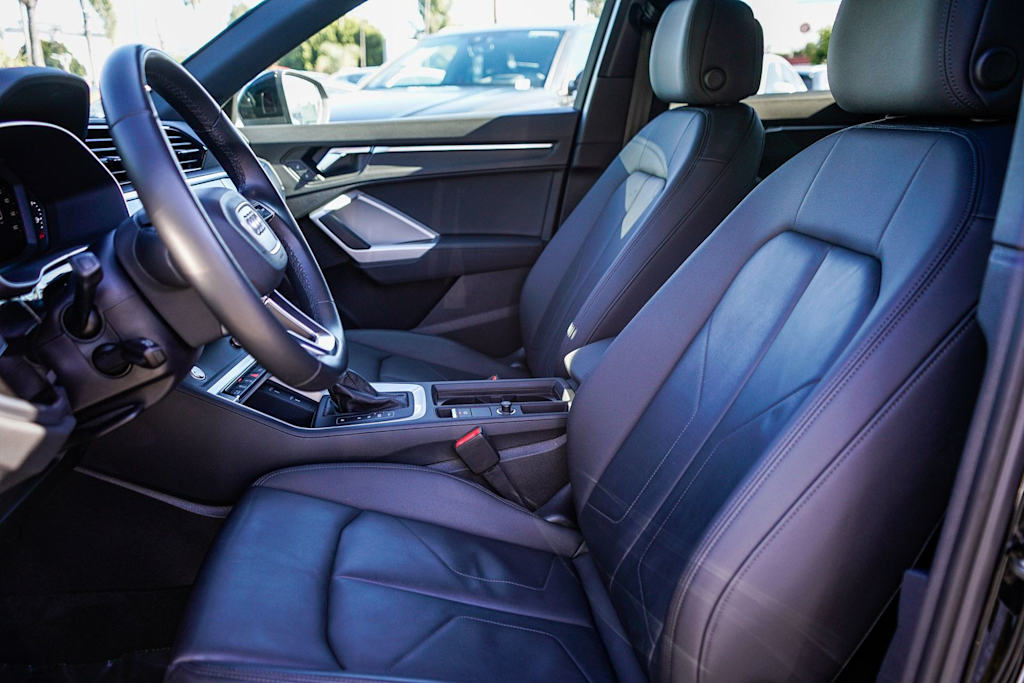 Thumbnail: 2022 Audi Q3 - 11