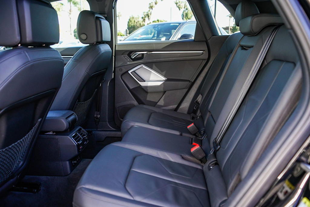 Thumbnail: 2022 Audi Q3 - 12