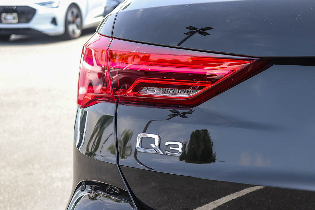 Thumbnail: 2023 Audi Q3 - 22