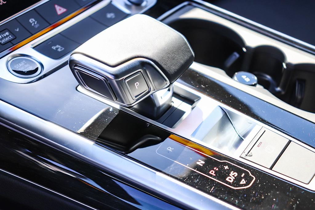 Thumbnail: 2026 Audi Q8 - 24