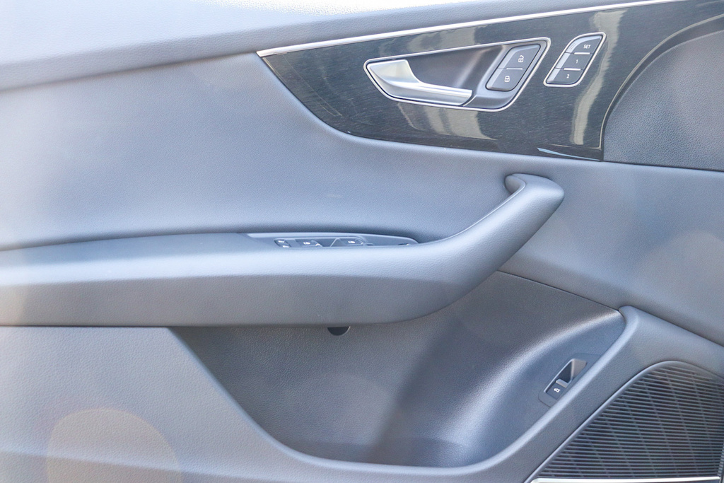 Thumbnail: 2026 Audi Q8 - 26