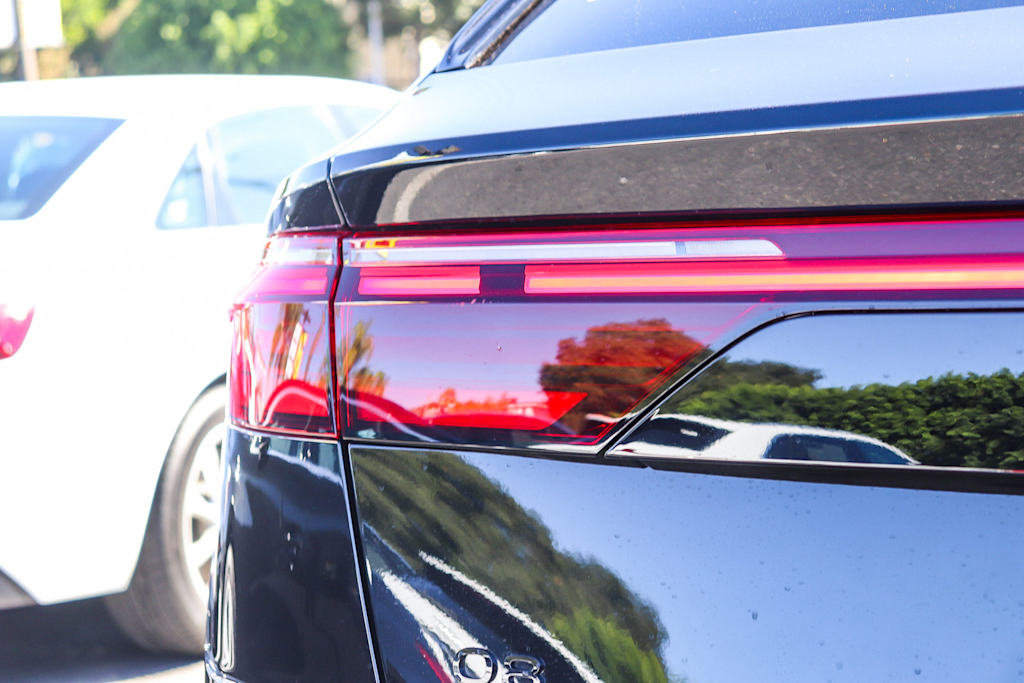 Thumbnail: 2026 Audi Q8 - 22