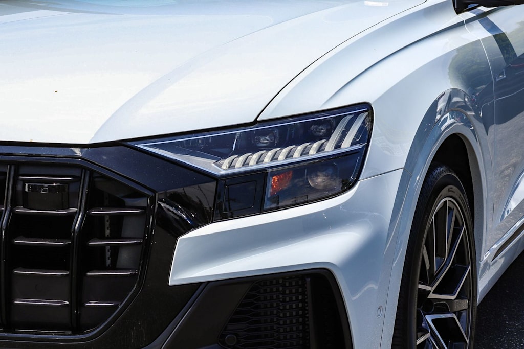 Thumbnail: 2023 Audi SQ8 - 16