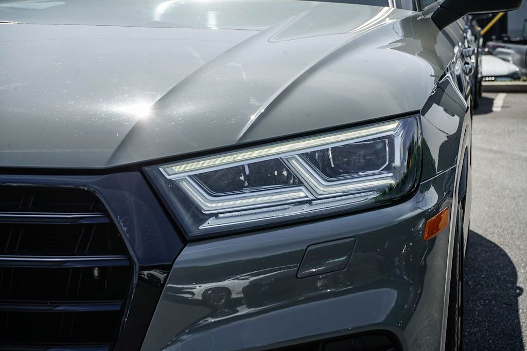 Thumbnail: 2019 Audi SQ5 - 9