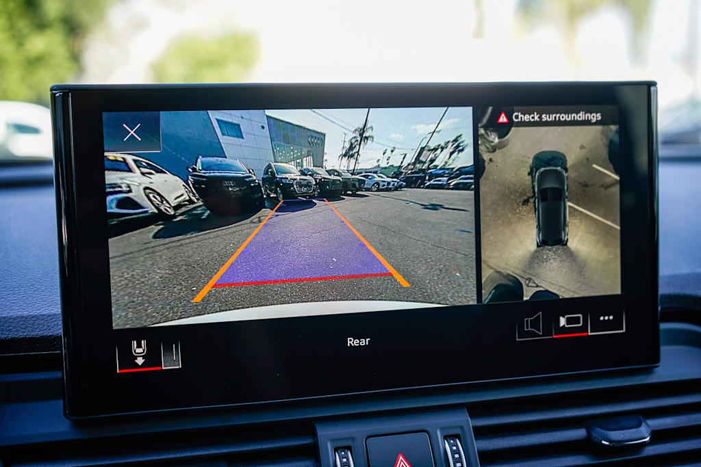 Thumbnail: 2023 Audi SQ5 - 24