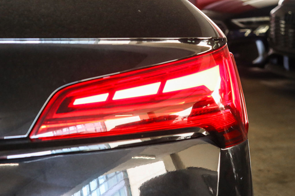 Thumbnail: 2023 Audi SQ5 - 13