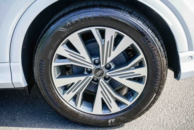 Thumbnail: 2023 Audi Q4 e-tron - 7