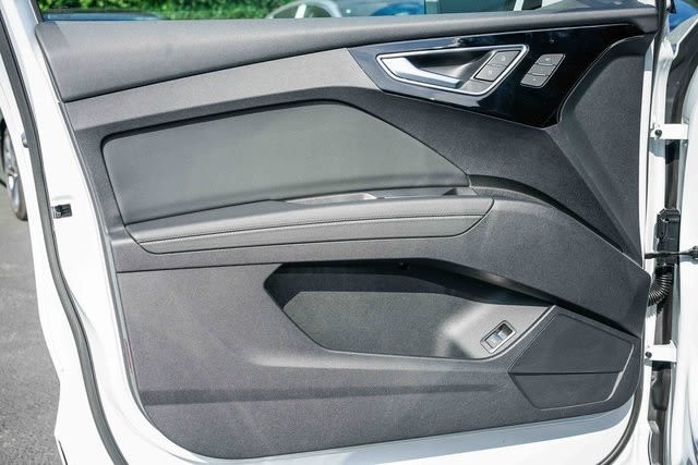 Thumbnail: 2023 Audi Q4 e-tron - 23