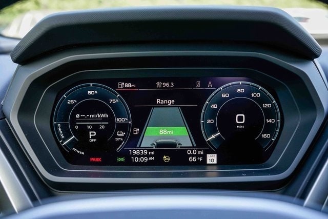 Thumbnail: 2023 Audi Q4 e-tron - 16