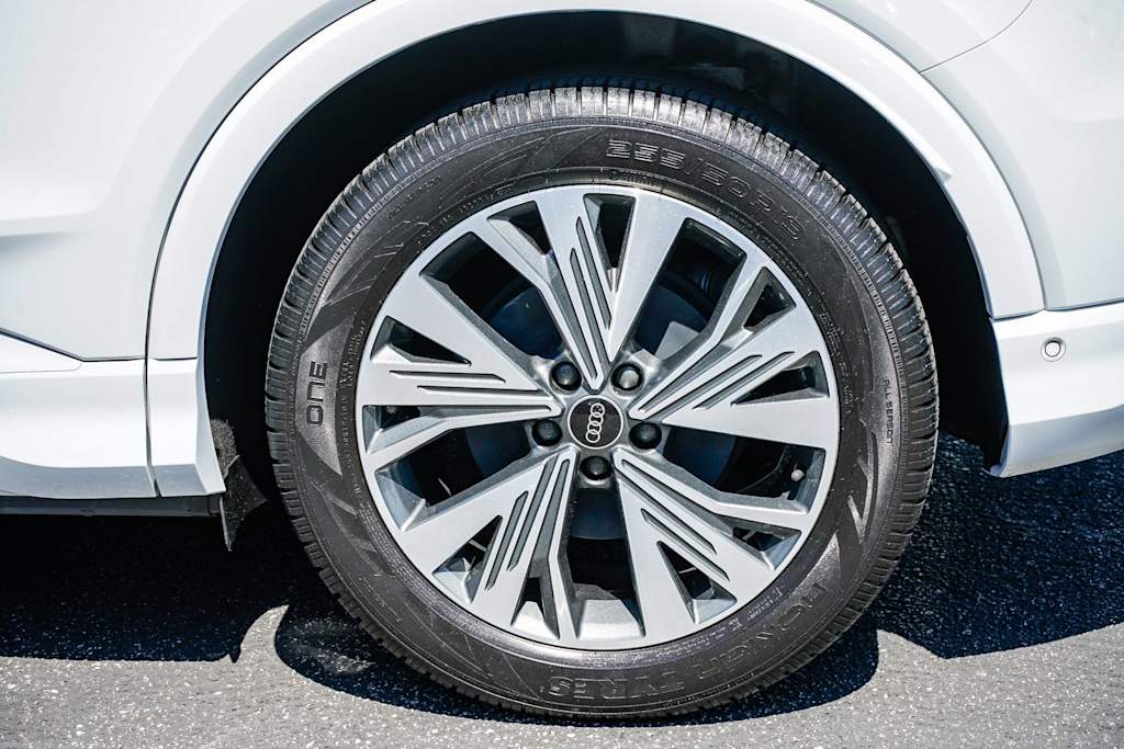 Thumbnail: 2023 Audi Q4 e-tron - 6