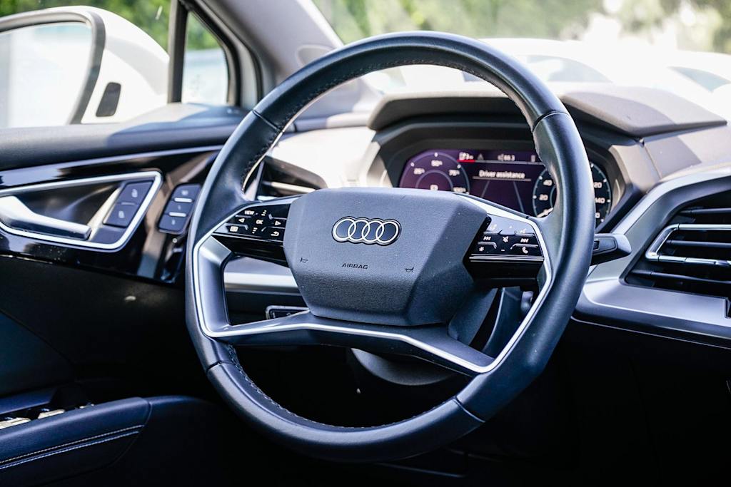 Thumbnail: 2023 Audi Q4 e-tron - 12