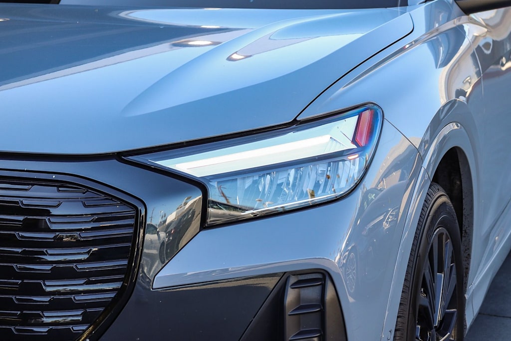 Thumbnail: 2023 Audi Q4 e-tron - 9