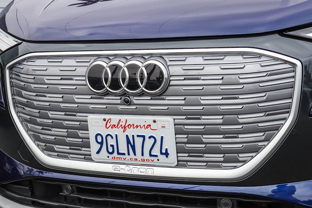 Thumbnail: 2023 Audi Q4 e-tron - 10
